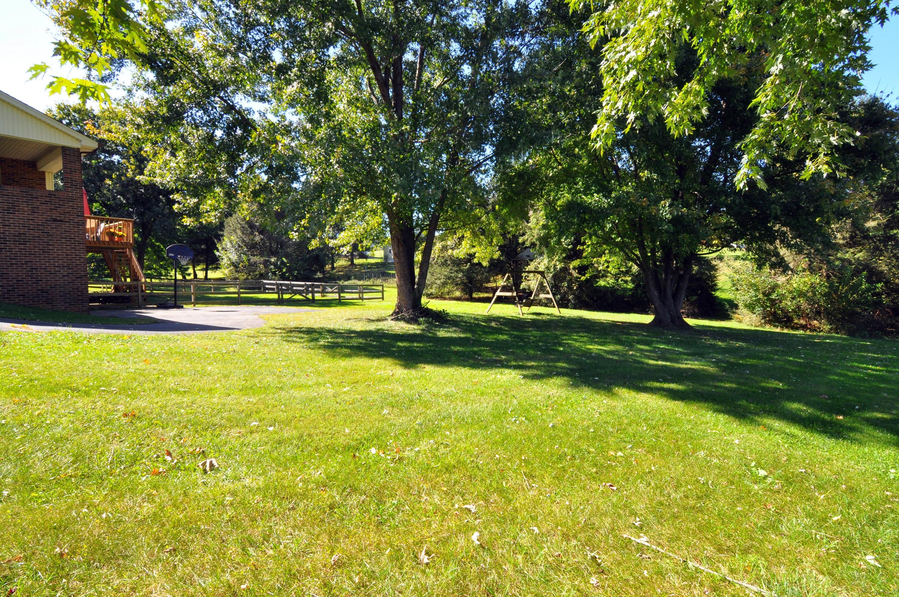 4744 Phyllis Road Northeast Roanoke, VA 24012 - Photo 33 of 43 Side yard