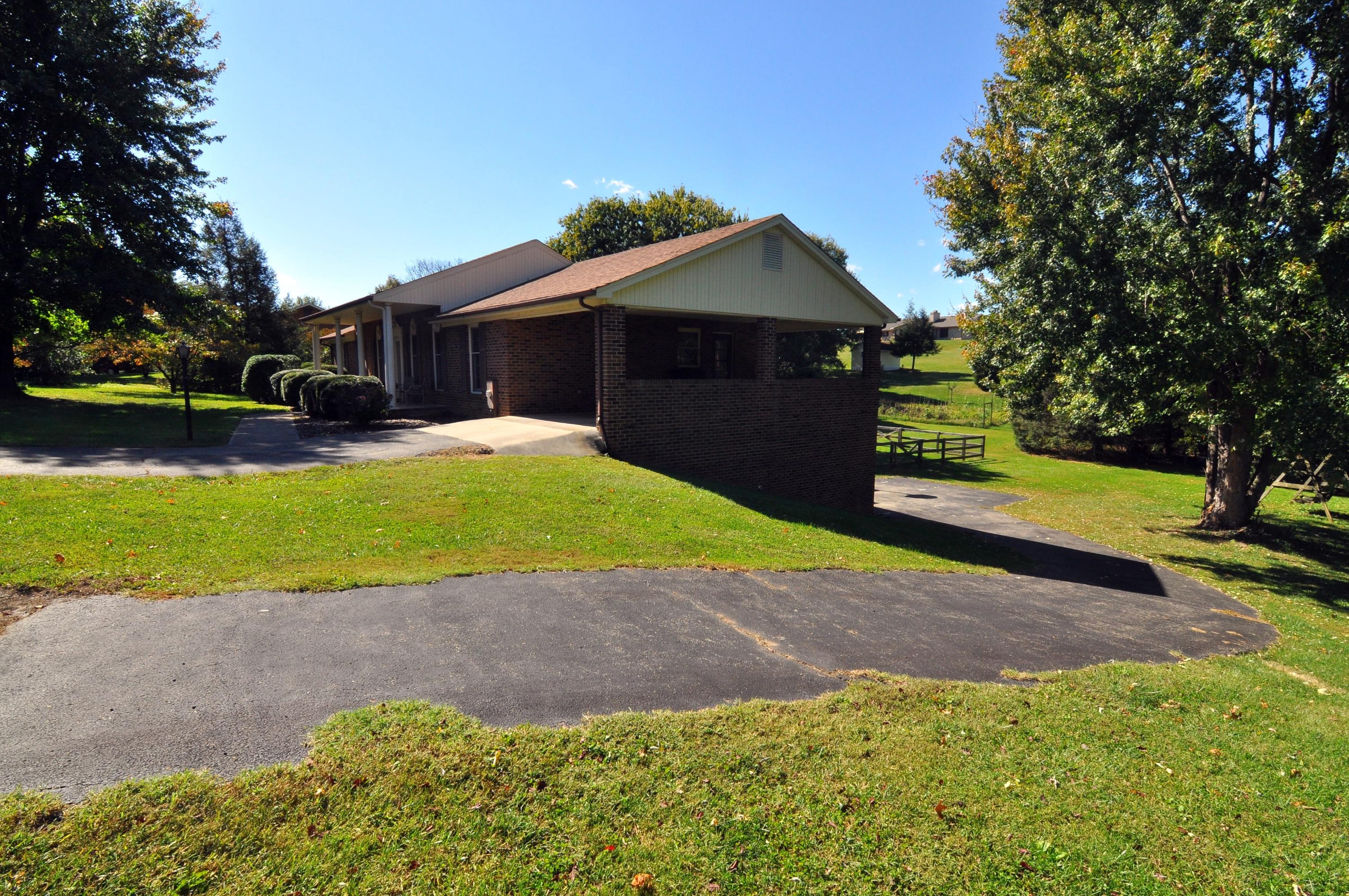 4744 Phyllis Road Northeast Roanoke, VA 24012 - Photo 34 of 43 Wrap around driveway