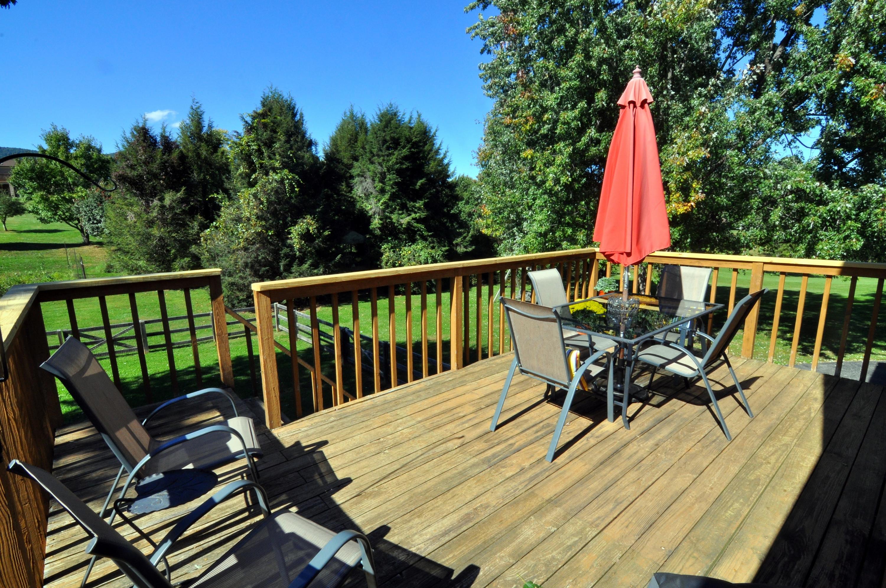 4744 Phyllis Road Northeast Roanoke, VA 24012 - Photo 39 of 43 Deck 2