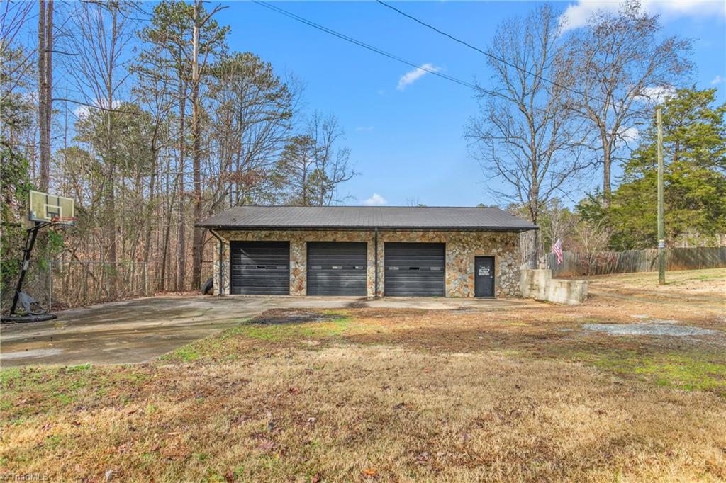 665 Pine Needle Trail Thomasville, NC 27360 - Photo 2 of 45