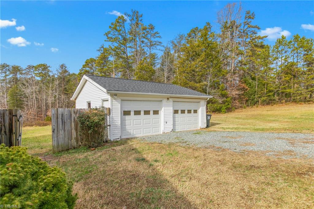 665 Pine Needle Trail Thomasville, NC 27360 - Photo 7 of 45