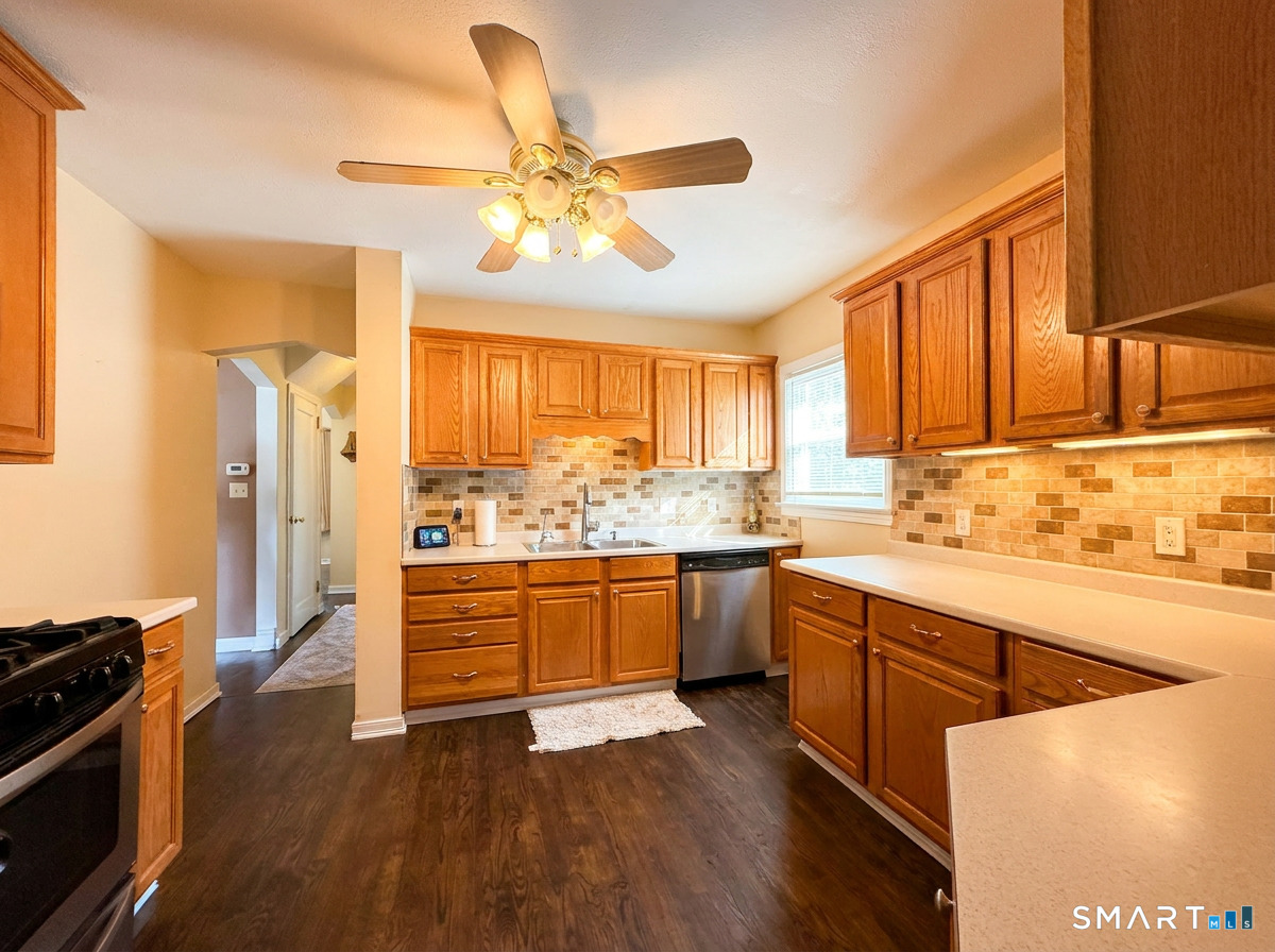 33 Salem Road East Hartford, CT 06118 - Photo 7 of 24