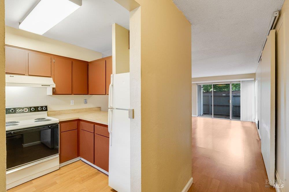 900 Southampton Road, Unit 11 Benicia, CA 94510 - Photo 3 of 36