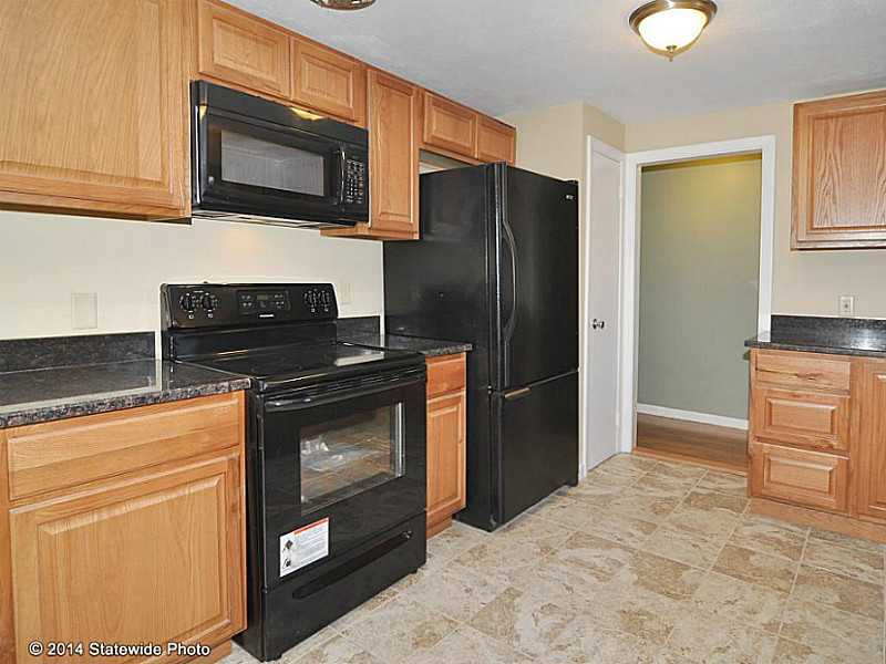 120 Cushing Road Warwick, RI 02888 - Photo 5 of 25 Kitchen.
