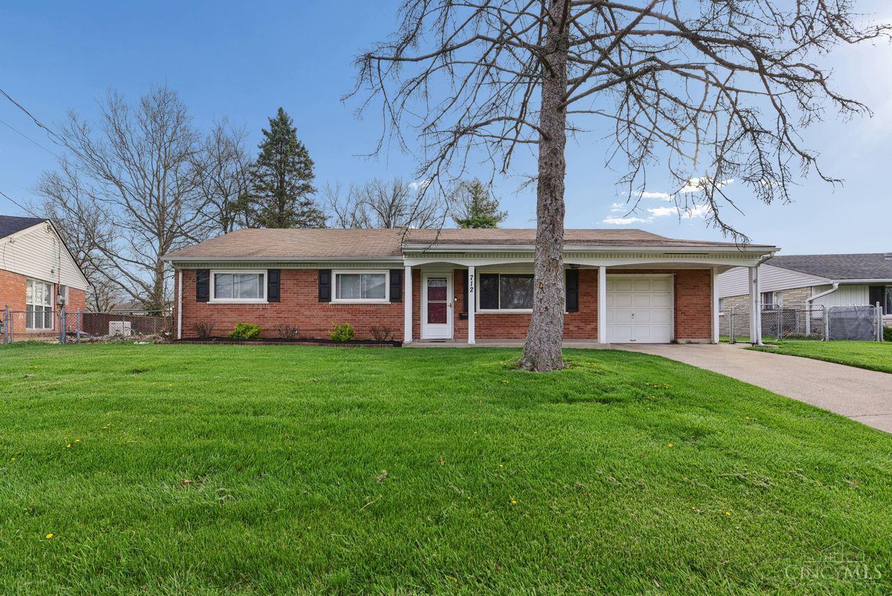 712 Danbury Road Cincinnati, OH 45240 - Photo 4 of 40