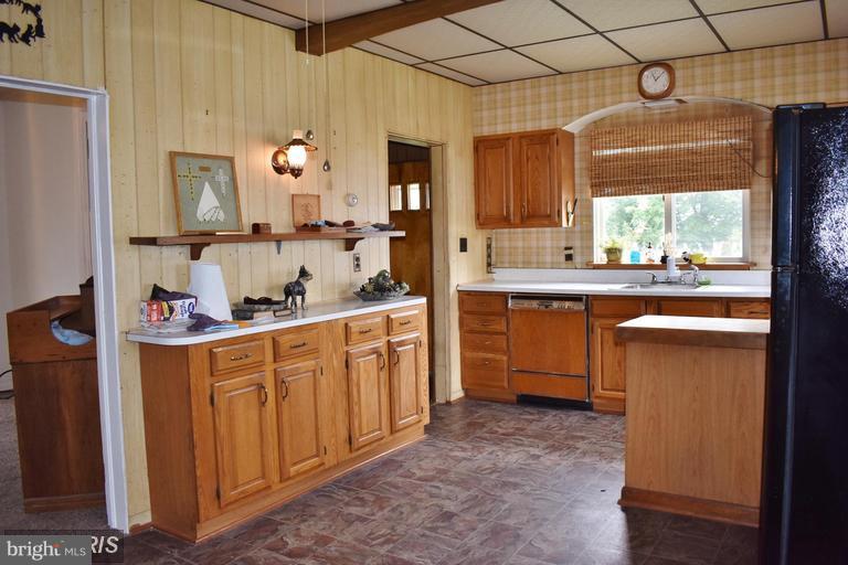 6809 Dunhill Road Baltimore, MD 21222 - Photo 5 of 12 Kitchen