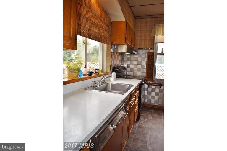 6809 Dunhill Road Baltimore, MD 21222 - Photo 6 of 12 Kitchen