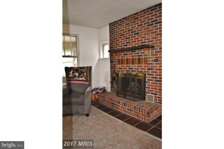6809 Dunhill Road Baltimore, MD 21222 - Photo 7 of 12 Living Room