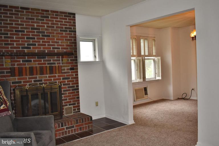 6809 Dunhill Road Baltimore, MD 21222 - Photo 9 of 12 Living Room