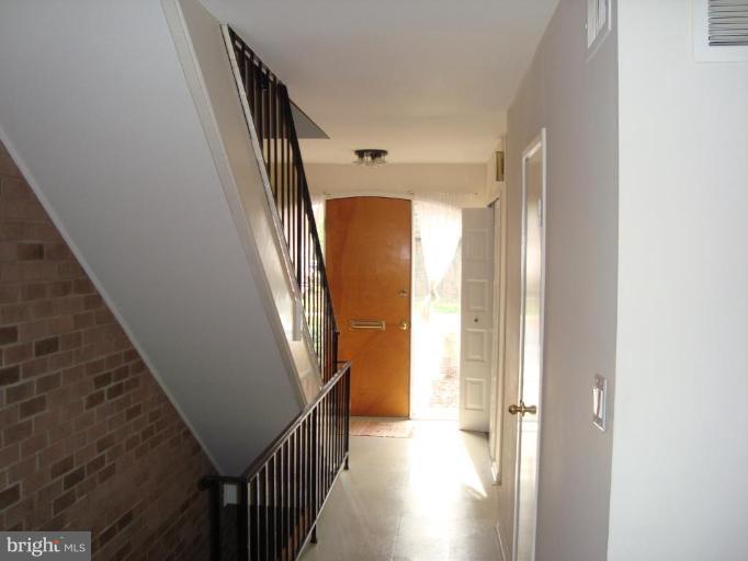7939 Inverness Ridge Road Potomac, MD 20854 - Photo 5 of 10 ENTRANCE / FOYER