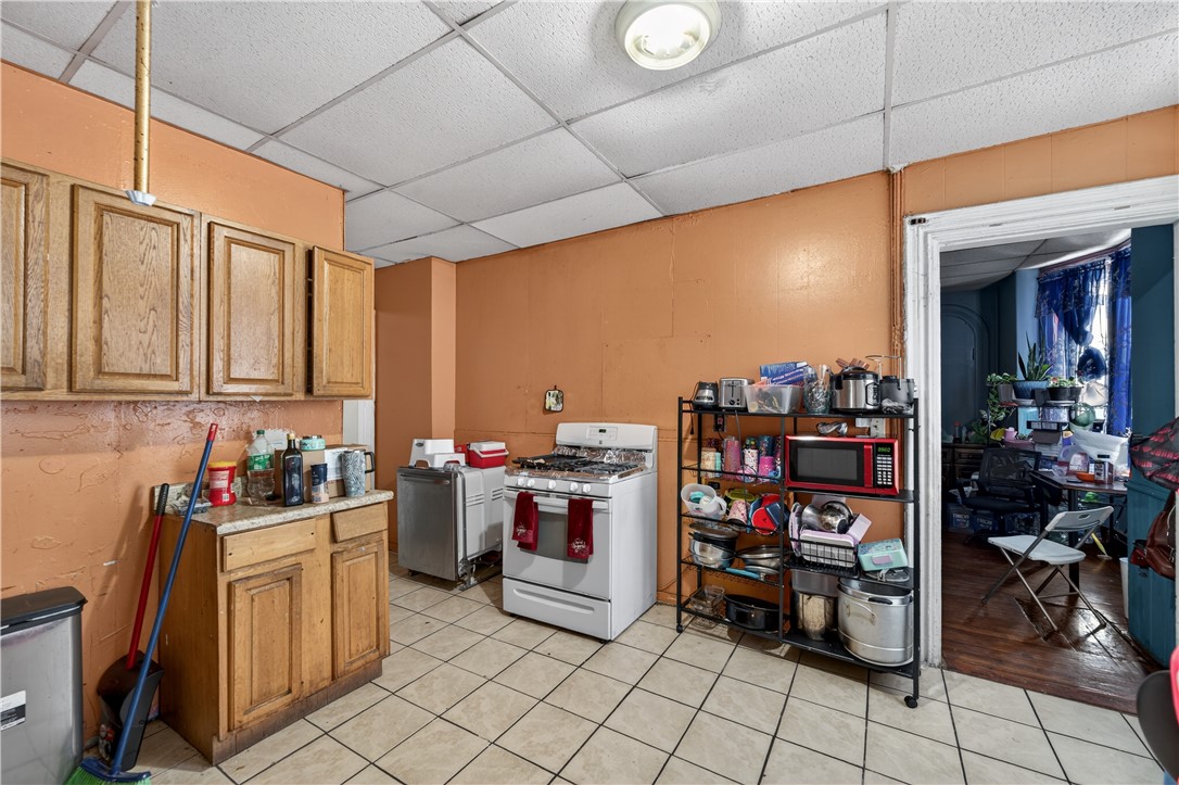 206 Hanover Street Providence, RI 02907 - Photo 13 of 19