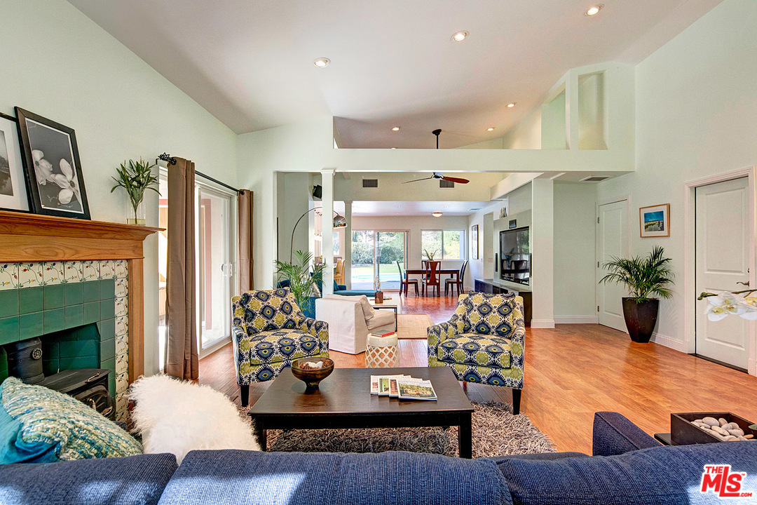 7507 Alpine Way Tujunga, CA 91042 - Photo 3 of 24 Gallery Image 3
