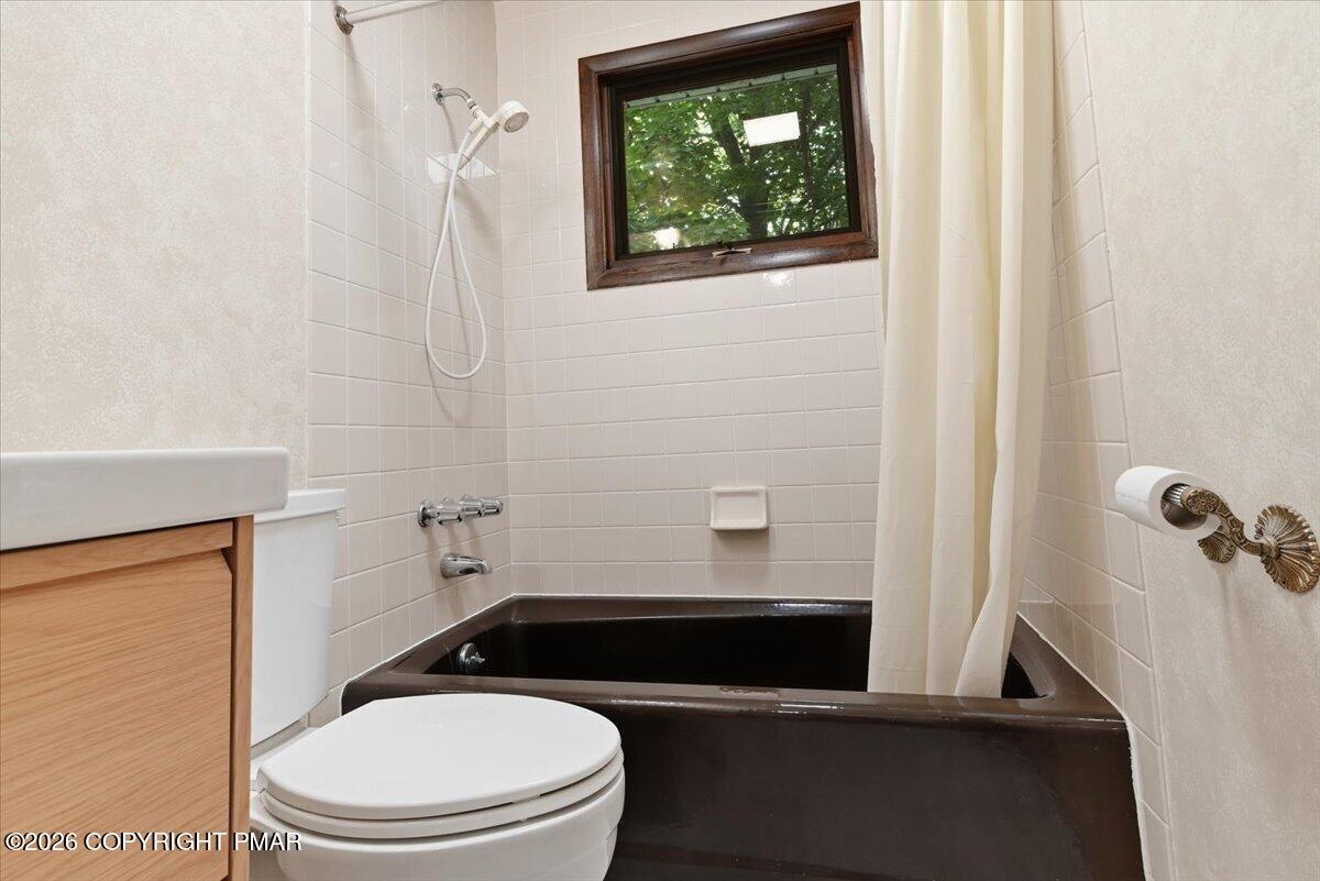 209 Grange Road Mount Pocono, PA 18344 - Photo 39 of 78 Bathroom 1- FULL