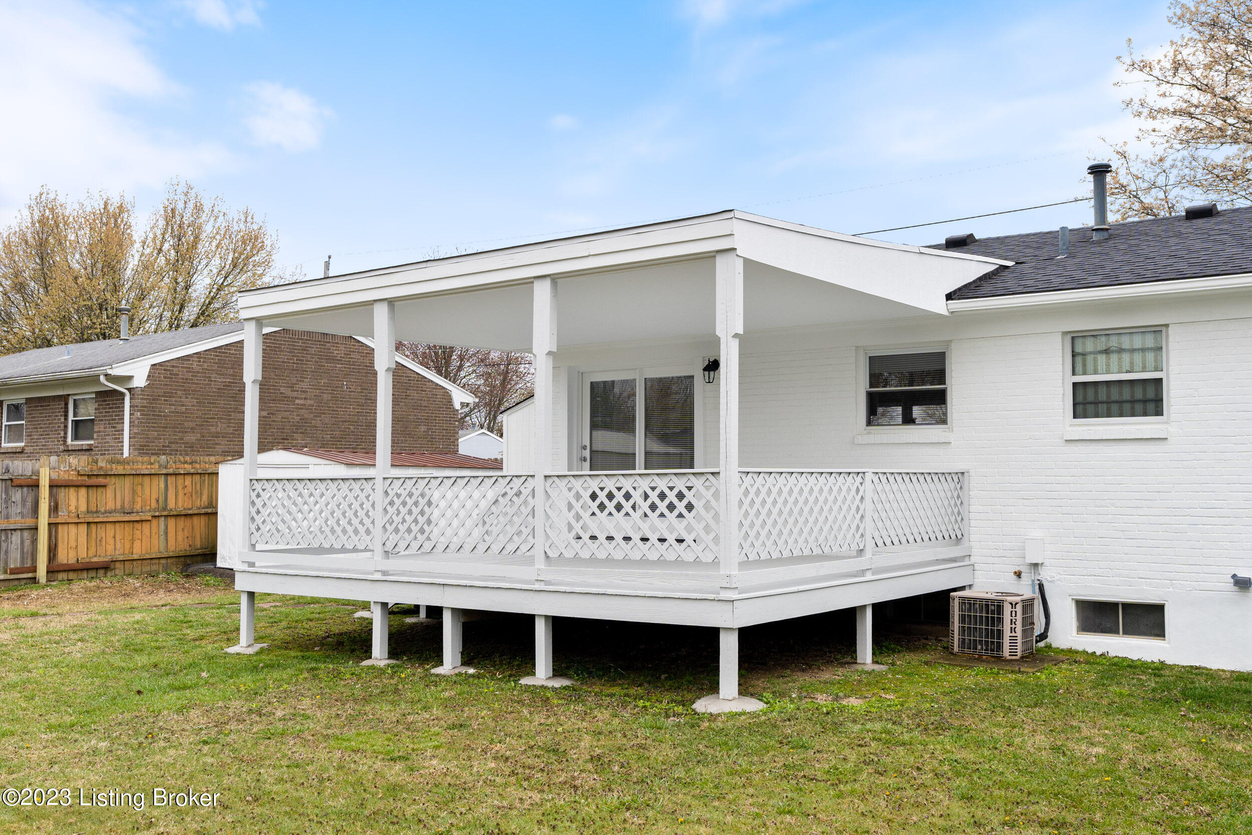 220 Overlook Road Louisville, KY 40229 - Photo 41 of 47 220 Overlook Rd-09