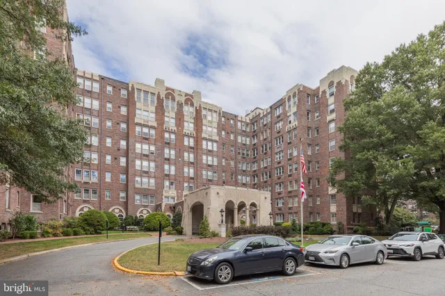 a car parked in front of a building