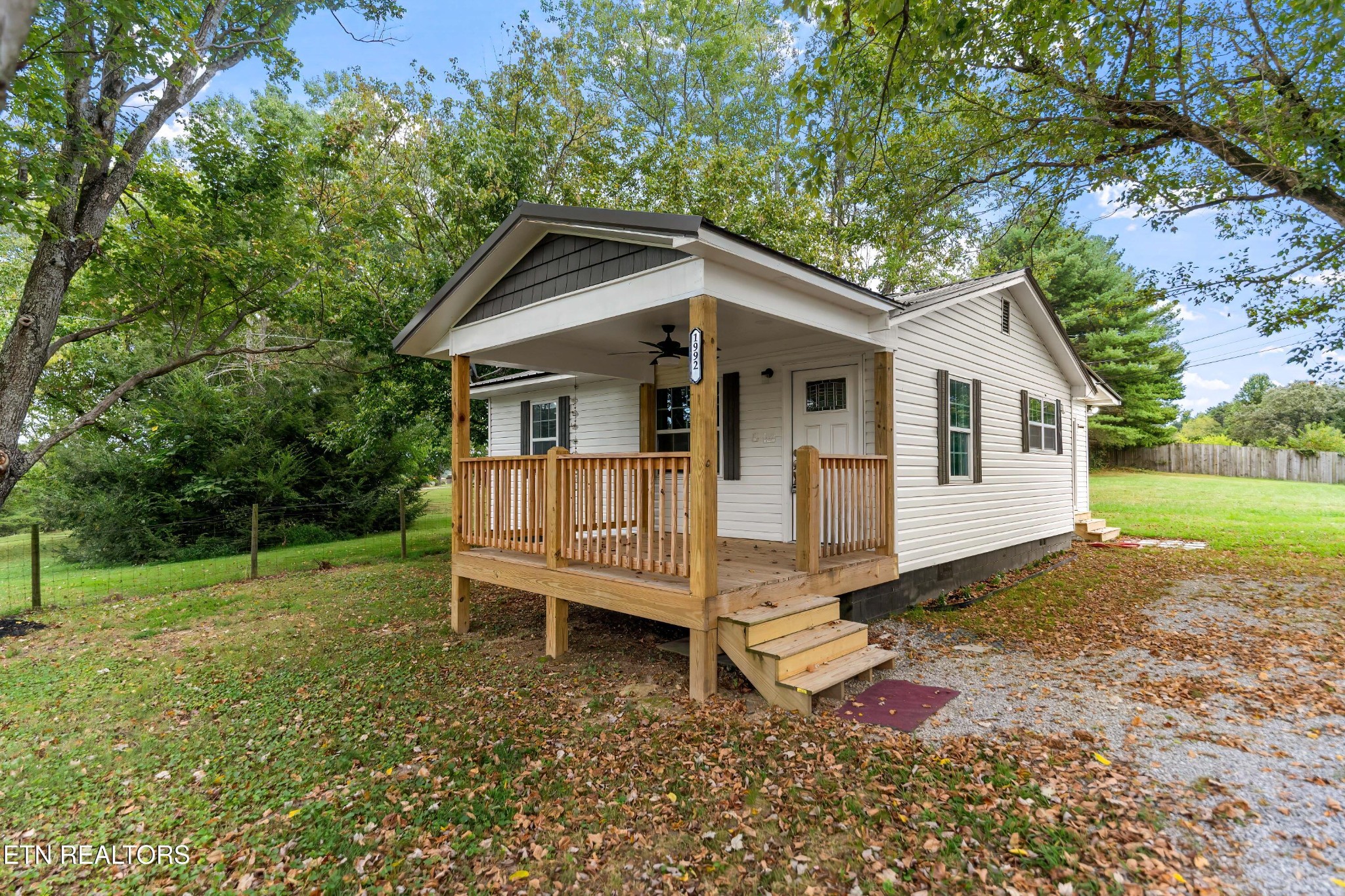 1992 Watkins Road East Loudon, TN 37774 - Photo 3 of 31 Gallery Image 3