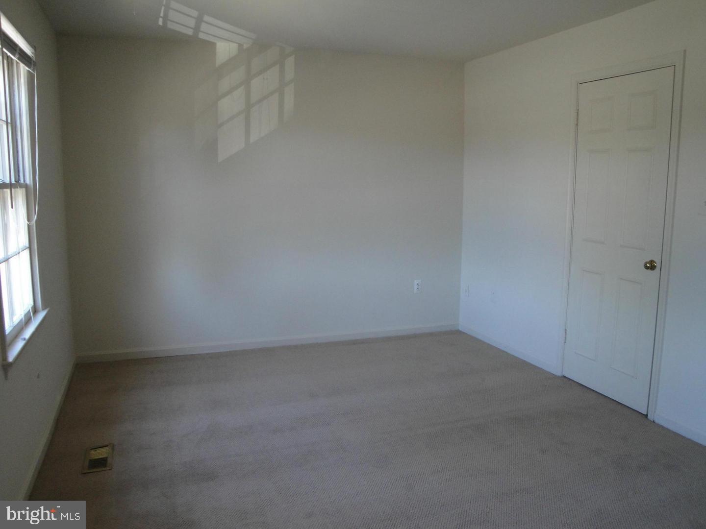 8029 Edinburgh Drive Springfield, VA 22153 - Photo 18 of 24