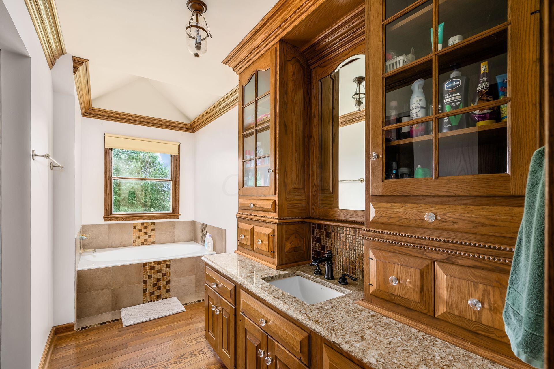 1422 Pontius Road Circleville, OH 43113 - Photo 63 of 74 Main bathroom