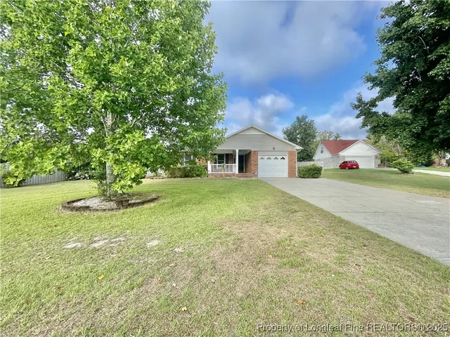 a view of a house with backyard and garden