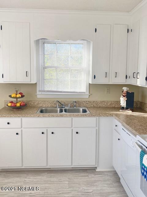 2801 Meadowbrook Road Rocky Mount, NC 27801 - Photo 5 of 19 kitchen