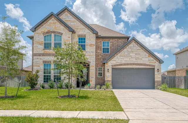 $435,000 | 9207 Secretariat Lane, Mont Belvieu, TX 77523