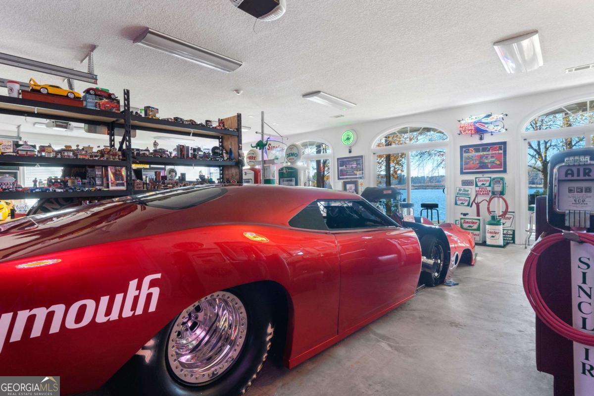 390 David Williams Road Sparta, GA 31087 - Photo 59 of 73 a bed room with a bed and a fish tank