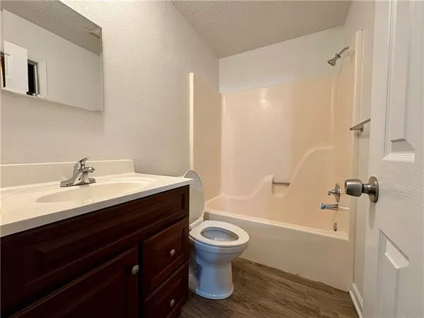 $1,600 | 3014 Destrehan Avenue, Harvey, LA 70058