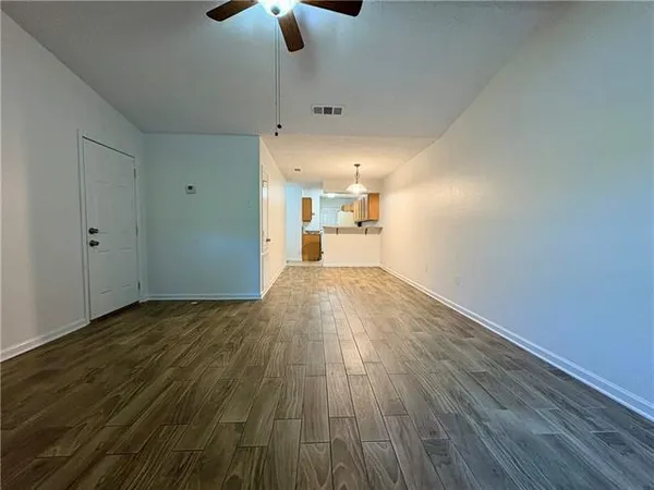 $1,600 | 3014 Destrehan Avenue, Harvey, LA 70058