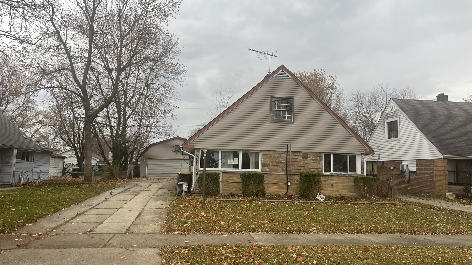 17143 Ridgewood Avenue Lansing, IL 60438 - Photo 2 of 14 Gallery Image 2