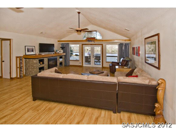 109 Shell Harbour Way Satsuma, FL 32189 - Photo 3 of 23 Gallery Image 3