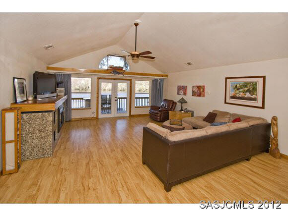 109 Shell Harbour Way Satsuma, FL 32189 - Photo 4 of 23 Gallery Image 4