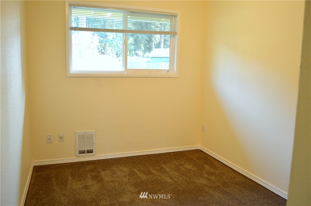 910 Gregory Way Southeast Lacey, WA 98513 - Photo 12 of 18 Gallery Image 12
