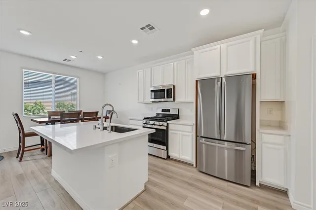 $2,550 | 8852 Flora Run Avenue, Las Vegas, NV 89166