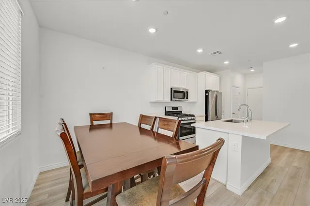 $2,550 | 8852 Flora Run Avenue, Las Vegas, NV 89166