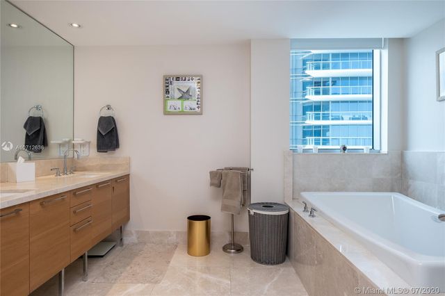 $1,320,000 | 17001 Collins Avenue, Unit 1708, Sunny Isles Beach, FL 33160