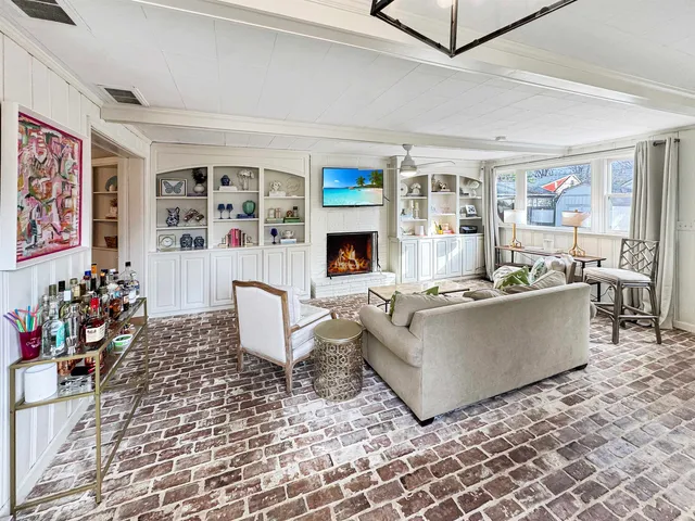 $425,000 | 24 Normandy Circle, Memphis, TN 38111