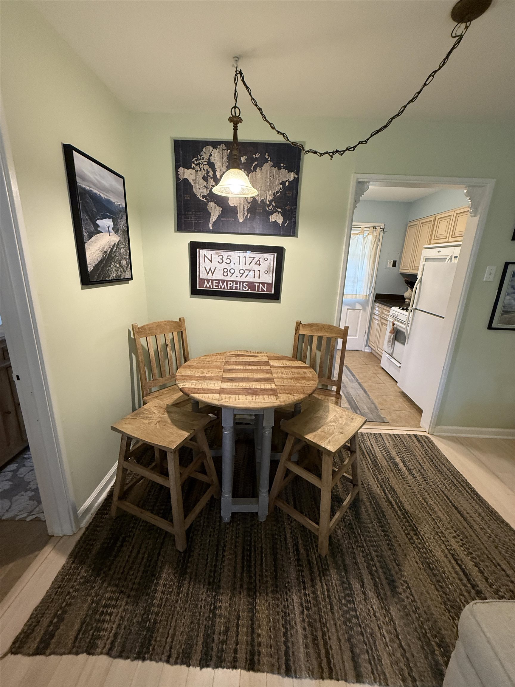 2993 Walnut Grove Road, Unit 2 Memphis, TN 38111 - Photo 8 of 25 Dining area with baseboards