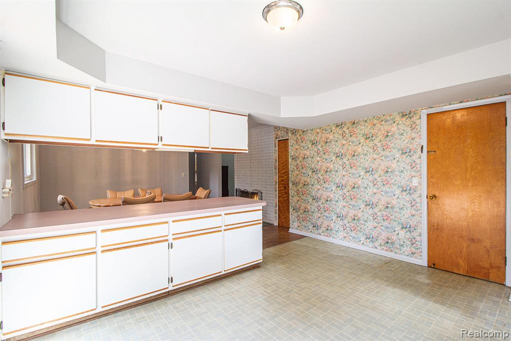4910 Clarkston Road Clarkston, MI 48348 - Photo 6 of 33 Gallery Image 6