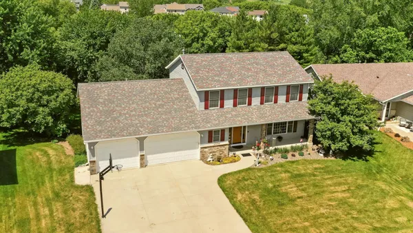 $675,000 | 917 5th Avenue Northwest, Byron, MN 55920