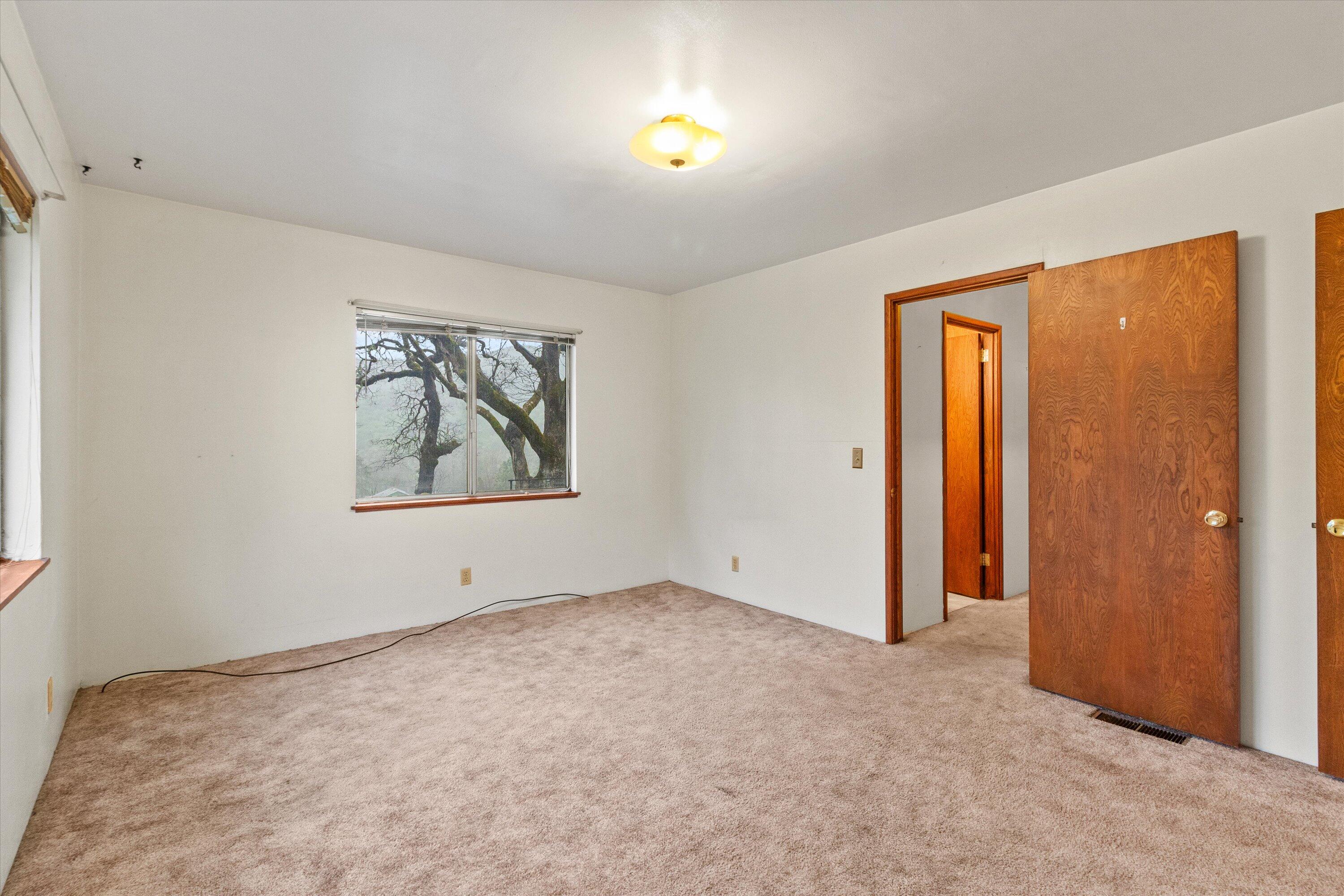 2872 Wards Creek Road Rogue River, OR 97537 - Photo 20 of 37 1st Bedroom