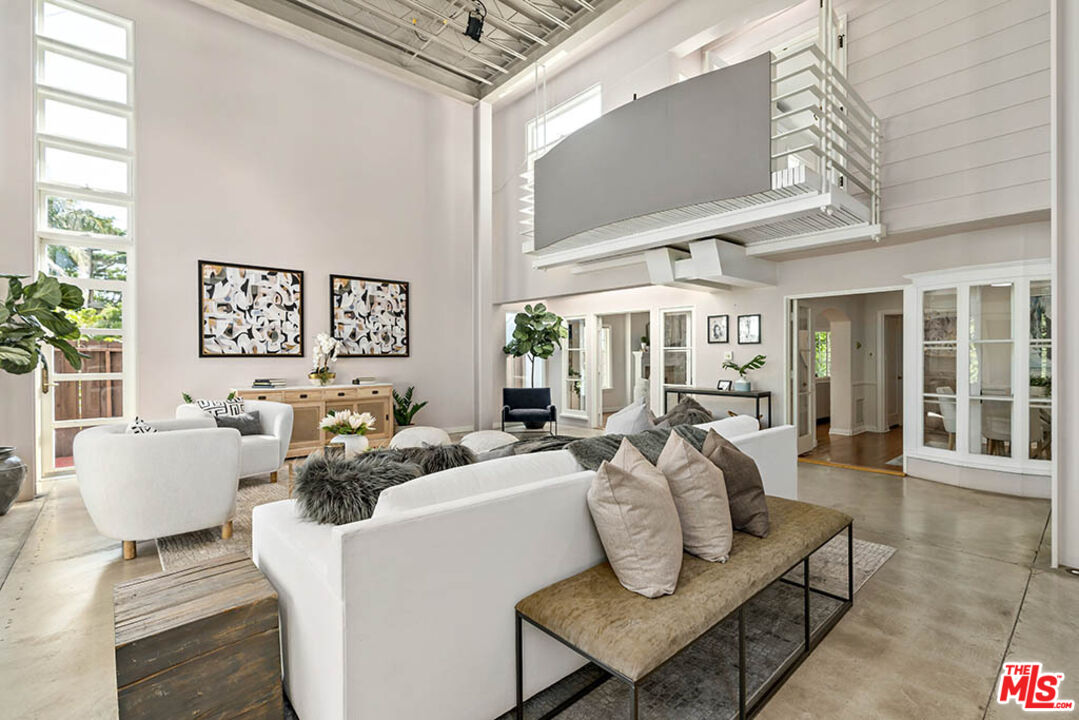 620 North Cherokee Avenue Los Angeles, CA 90004 - Photo 22 of 64 a living room with furniture