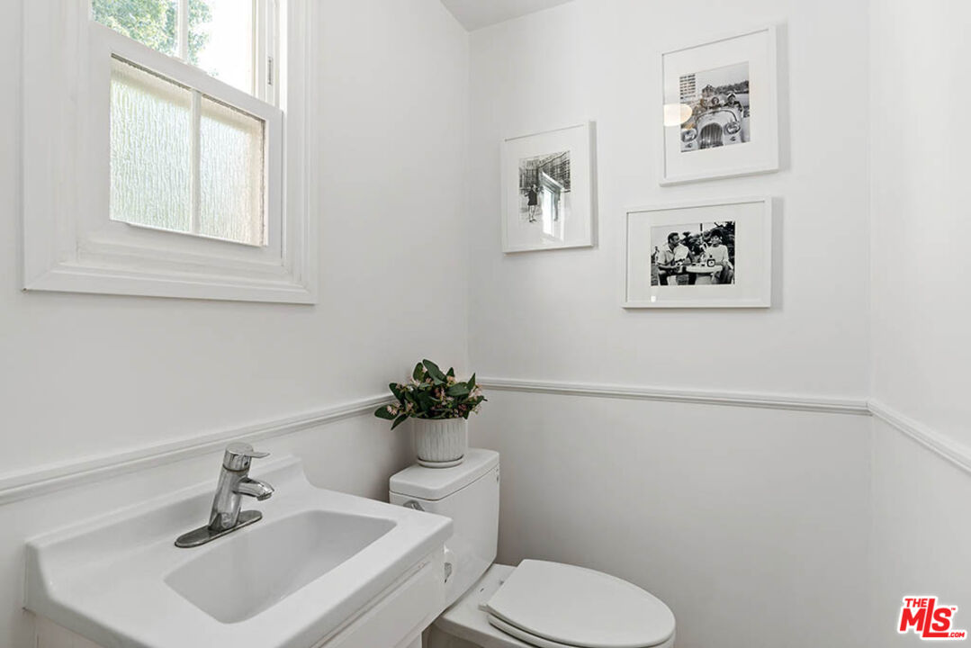620 North Cherokee Avenue Los Angeles, CA 90004 - Photo 32 of 64 a bathroom with a sink mirror and toilet