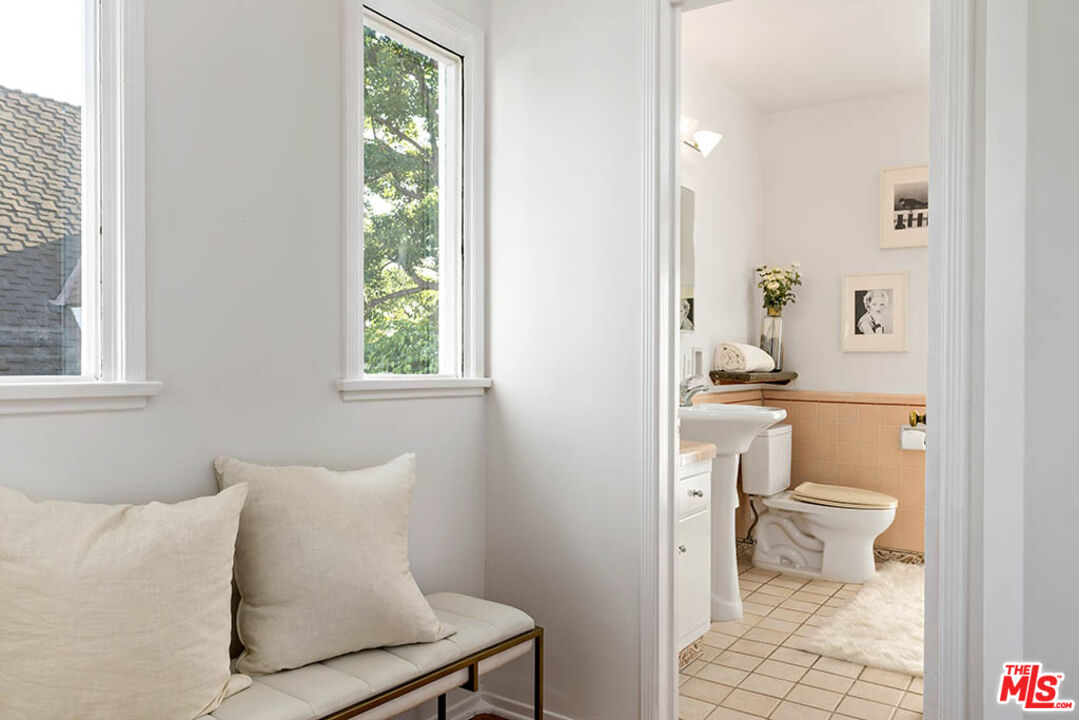 620 North Cherokee Avenue Los Angeles, CA 90004 - Photo 38 of 64 a bathroom with a toilet and a window
