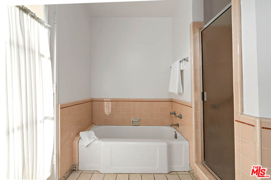 620 North Cherokee Avenue Los Angeles, CA 90004 - Photo 40 of 64