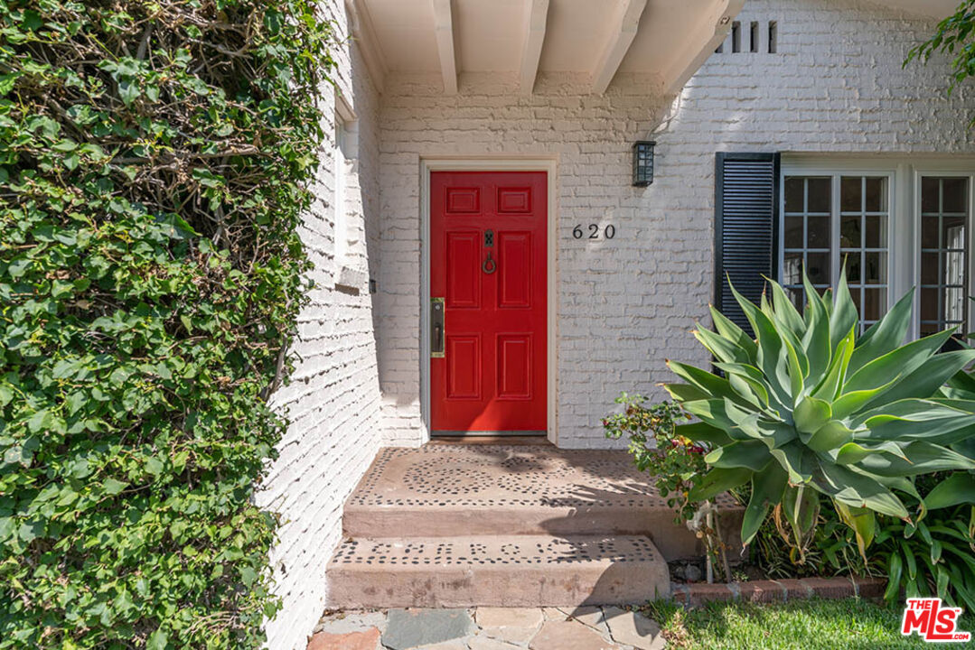 620 North Cherokee Avenue Los Angeles, CA 90004 - Photo 7 of 64 a front view of a house with a garden