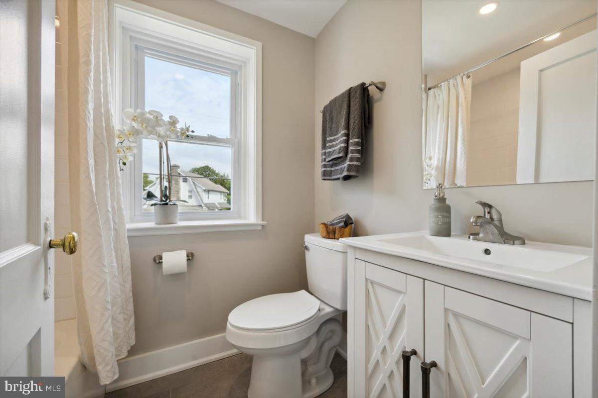 407 East Manoa Road Havertown, PA 19083 - Photo 18 of 35