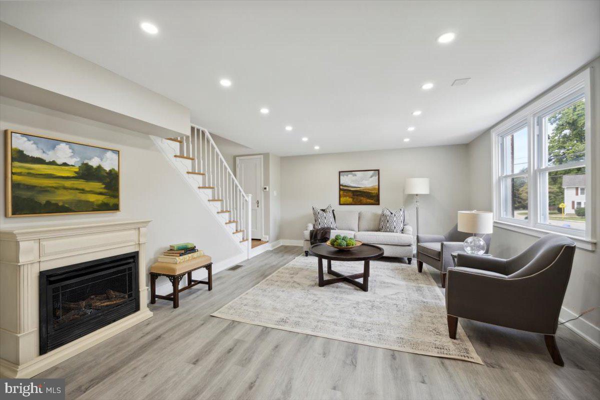 407 East Manoa Road Havertown, PA 19083 - Photo 3 of 35