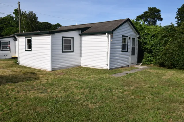 $1,500 | 37 Dudley Lane, Unit 6, Madison, CT 06443