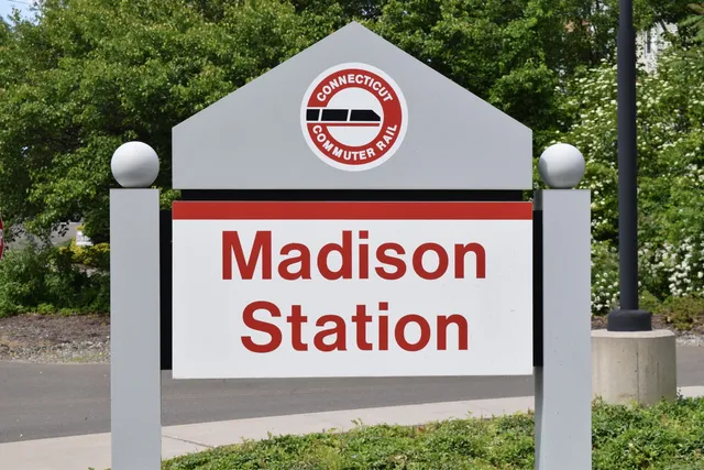 $1,500 | 37 Dudley Lane, Unit 6, Madison, CT 06443