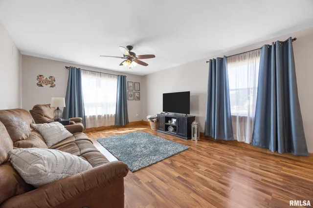 $280,000 | 211 Summit Drive, Tipton, IA 52772